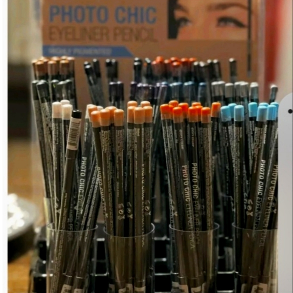 COPY - Buy 1 or buy all 12 different colorsPhoto chic eyeliners
